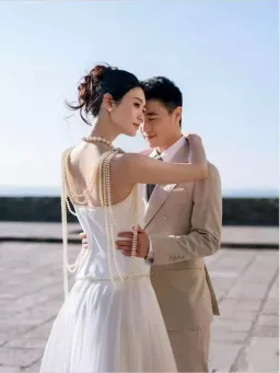 别再说奚梦瑶高攀,热巴逆袭!两位女星的爸爸才是隐藏大佬